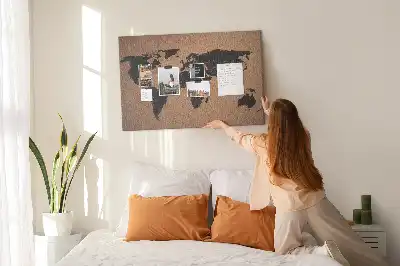 Nástenka do detskej izby s minimalistickým obrysom kontinentov