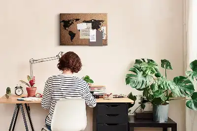 Nástenka do detskej izby s minimalistickým obrysom kontinentov