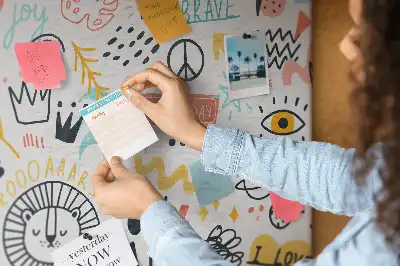 Nástenka do detskej izby s lineárnymi minimalistickými kresbami