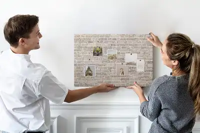 Korková nástenka s motívom klasického tehlového múru