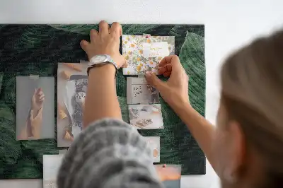 Korková nástenka s motívom tropickej monstery