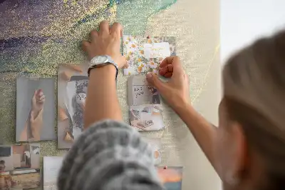 Korková nástenka s dekoratívnym motívom žilkovaného kameňa