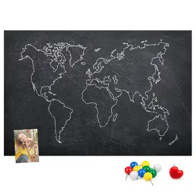 Korková nástenka s motívom obrysu mapy sveta