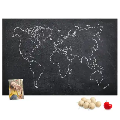 Korková nástenka s motívom obrysu mapy sveta