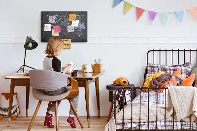 Korková nástenka s motívom obrysu mapy sveta