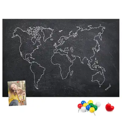 Korková nástenka s motívom obrysu mapy sveta