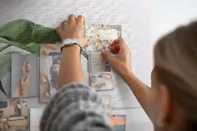 Korková nástenka s motívom abstraktných listov