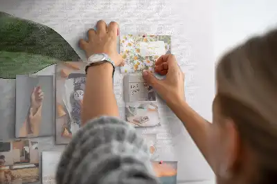 Korková nástenka s motívom abstraktných listov