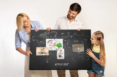 Korková nástenka s motívom politickej mapy sveta