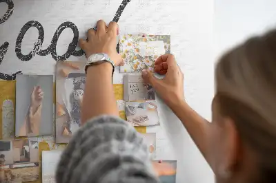 Korková nástenka s inšpiratívnym citátom