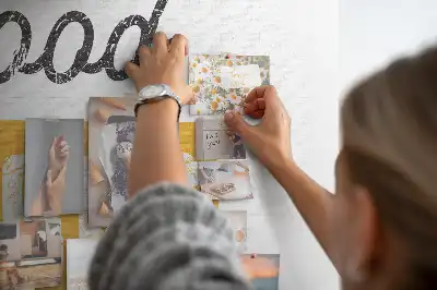 Korková nástenka s inšpiratívnym citátom