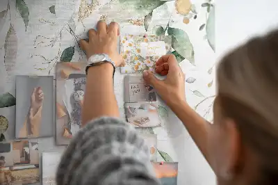 Korková nástenka s motívom prírodných listov