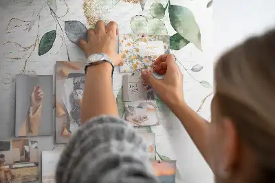 Korková nástenka s motívom prírodných listov