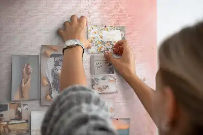 Nástenka do detskej izby v dizajne ružový mramor