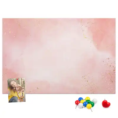 Nástenka do detskej izby v dizajne ružový mramor