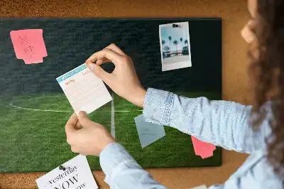 Nástenka do detskej izby s motívom futbalového ihriska