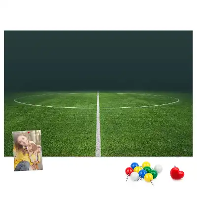 Nástenka do detskej izby s motívom futbalového ihriska