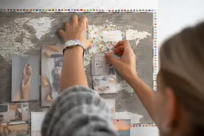 Korková nástenka s motívom hnedej mapy sveta