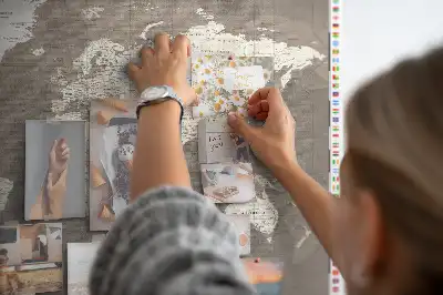 Korková nástenka s motívom hnedej mapy sveta