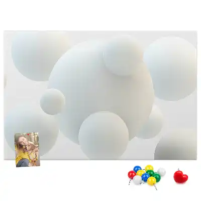 Nástenka do detskej izby s motívom abstraktných lôpt
