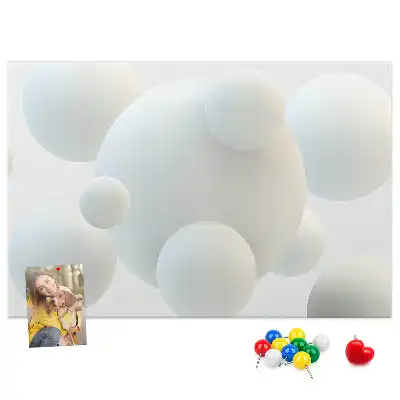 Nástenka do detskej izby s motívom abstraktných lôpt