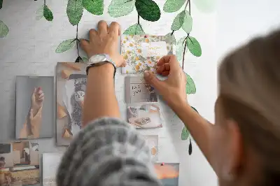 Korková nástenka v tvare listu na stenu