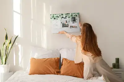 Korková nástenka v tvare listu na stenu