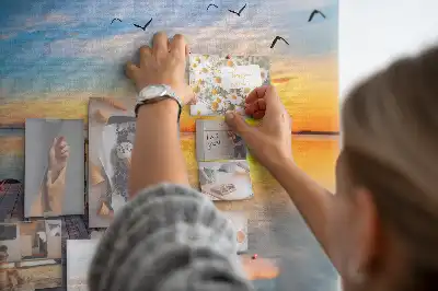 Korková nástenka s motívom jazera a móla