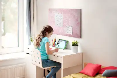 Korková nástenka s abstraktným motívom pierok