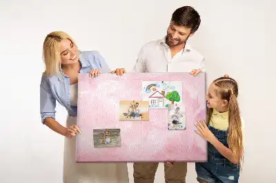 Korková nástenka s abstraktným motívom pierok