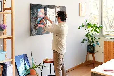 Korková nástenka s dekoratívnym motívom žilkovaného kameňa