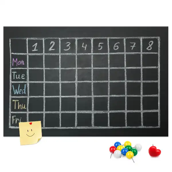 Korková nástenka s rozvrhom hodín pre deti