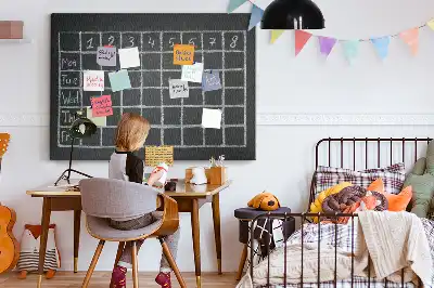 Korková nástenka s rozvrhom hodín pre deti