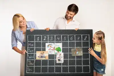 Korková nástenka s rozvrhom hodín pre deti