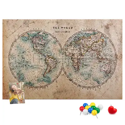 Korková nástenka s mapou sveta