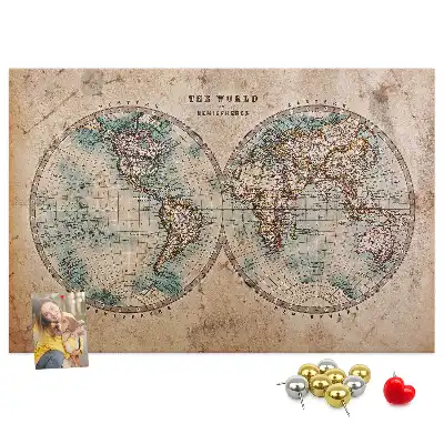 Korková nástenka s mapou sveta