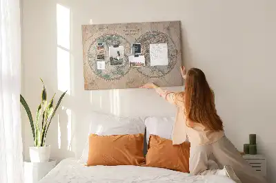 Korková nástenka s mapou sveta