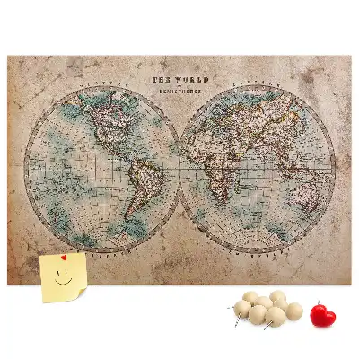 Korková nástenka s mapou sveta