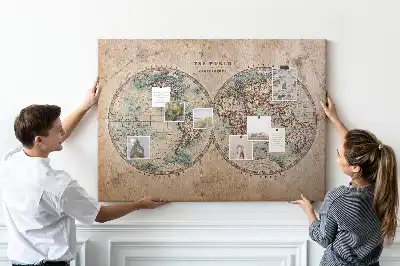 Korková nástenka s mapou sveta