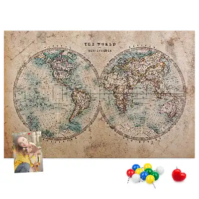 Korková nástenka s mapou sveta
