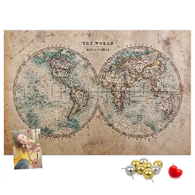 Korková nástenka s mapou sveta
