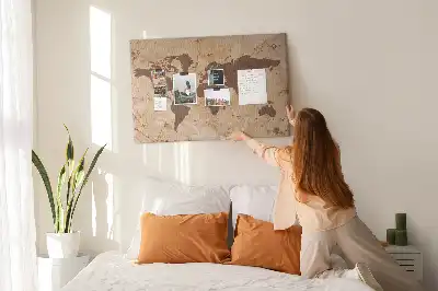 Korková nástenka s motívom glóbusu vo vintage štýle