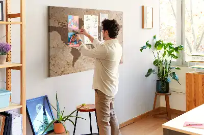 Korková nástenka s motívom glóbusu vo vintage štýle