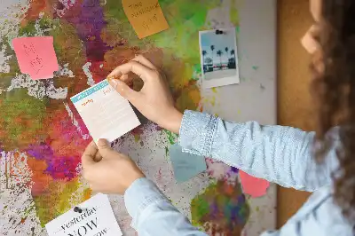 Korková nástenka s motívom akvarelových kontinentov