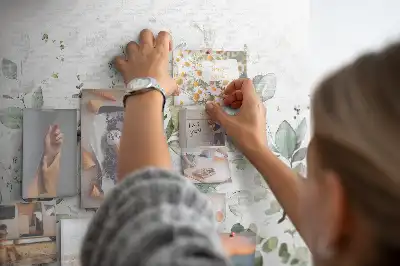Korková nástenka s rastlinným motívom