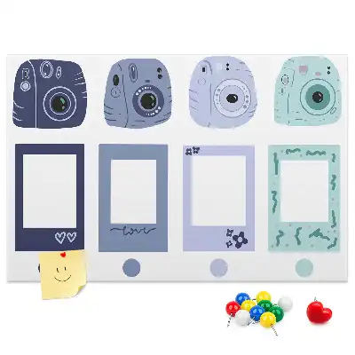 Korková nástenka s rámikmi na fotografie typu Polaroid