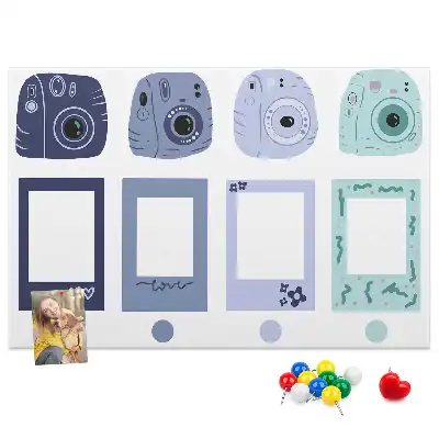 Korková nástenka s rámikmi na fotografie typu Polaroid