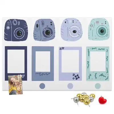 Korková nástenka s rámikmi na fotografie typu Polaroid