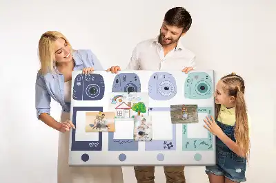Korková nástenka s rámikmi na fotografie typu Polaroid