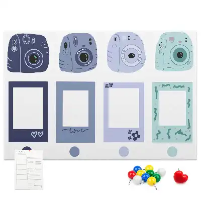 Korková nástenka s rámikmi na fotografie typu Polaroid
